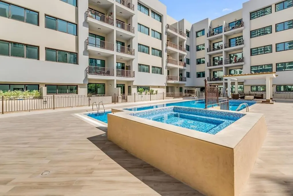 Waves - Comfortable 1Br Getaway In Jvc With Park Views Dubai Apartment