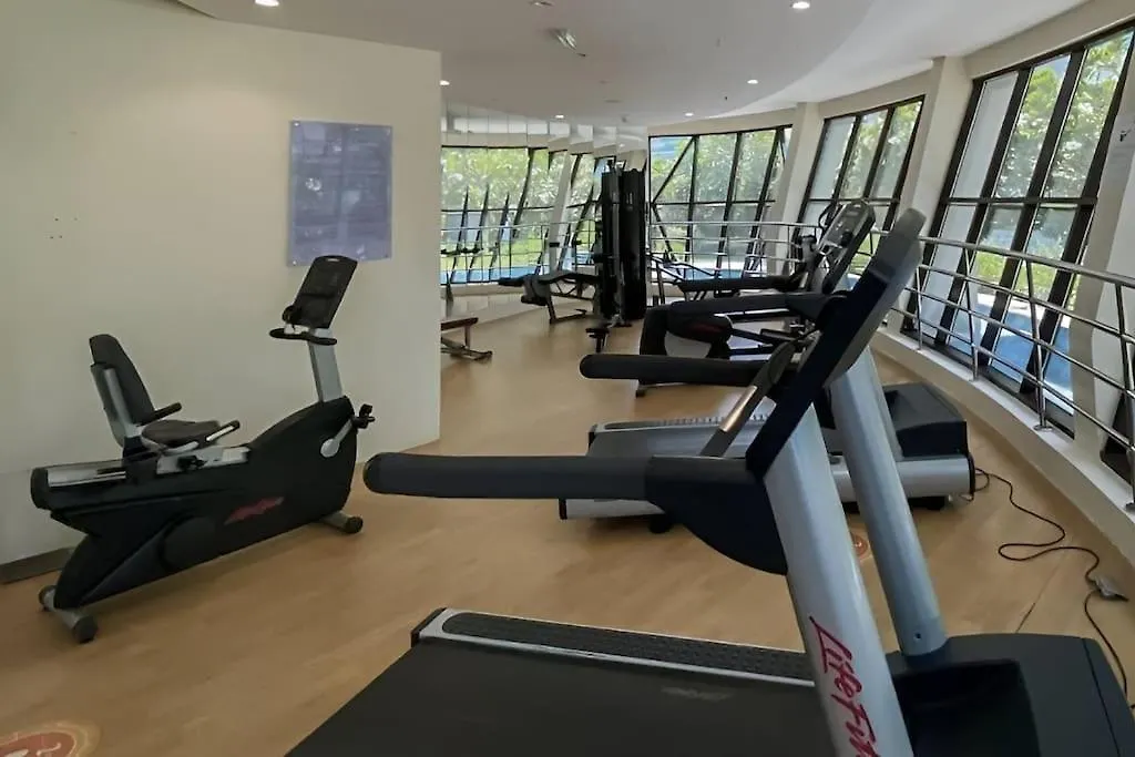 Waves - Comfortable 1Br Getaway In Jvc With Park Views Dubai Apartment